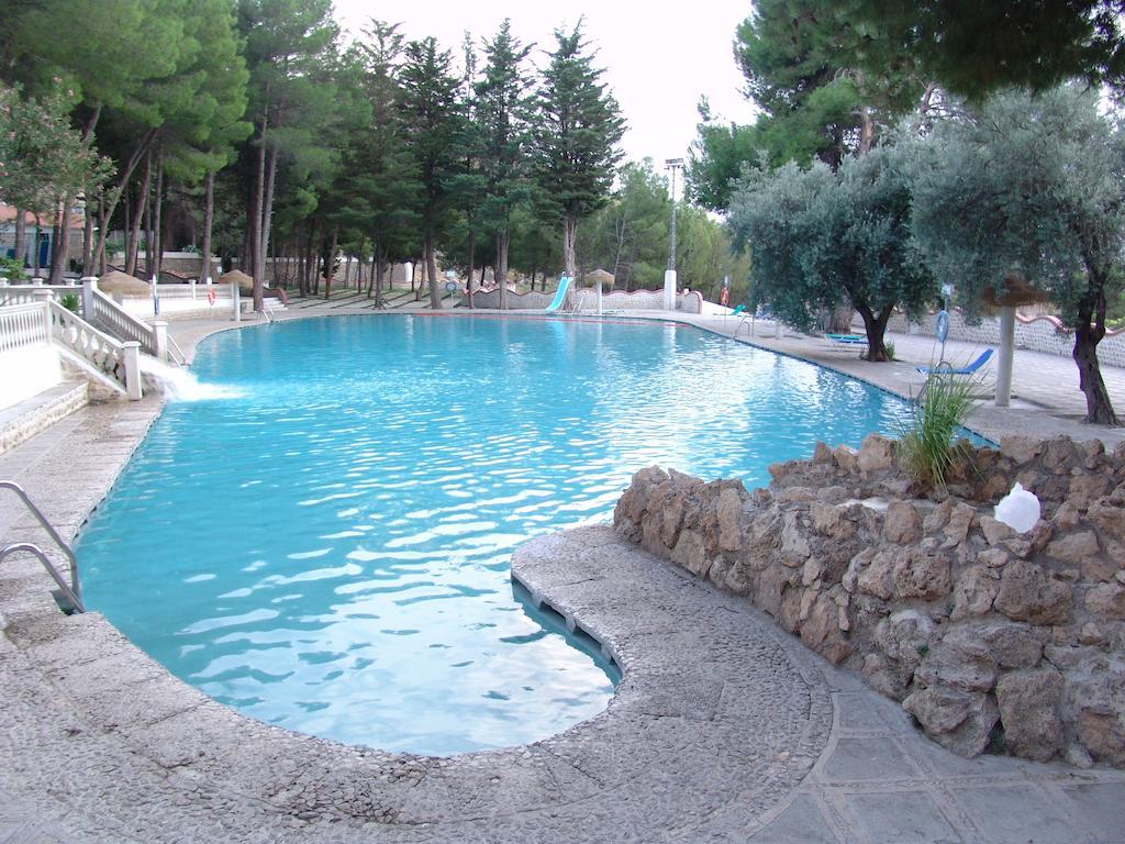Balneario De Alicun De Las Torres Villanueva de las Torres Exterior photo